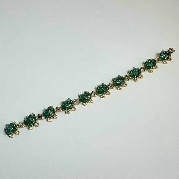 KJL Kenneth Jay Lane Green Enamel Turtle Link Bracelet Gold Tone w/ Box  & Pouch - Picture 3 of 16